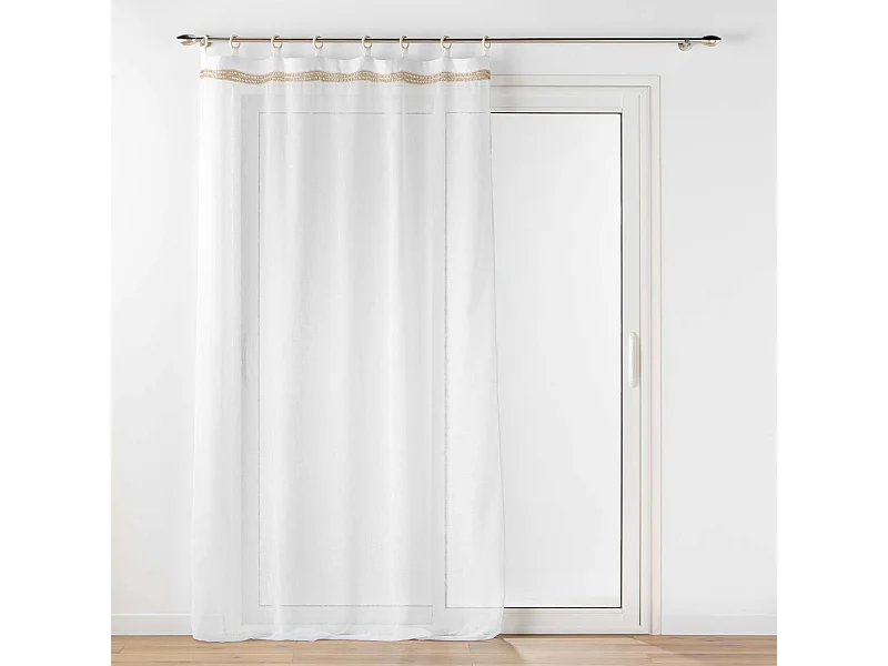 Vorhänge mit Holzösen