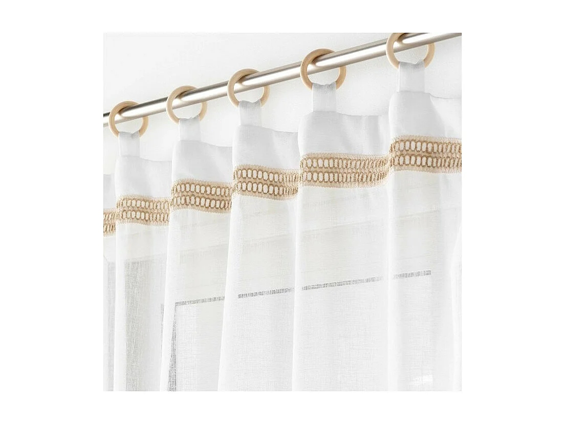 Vorhänge mit Holzösen