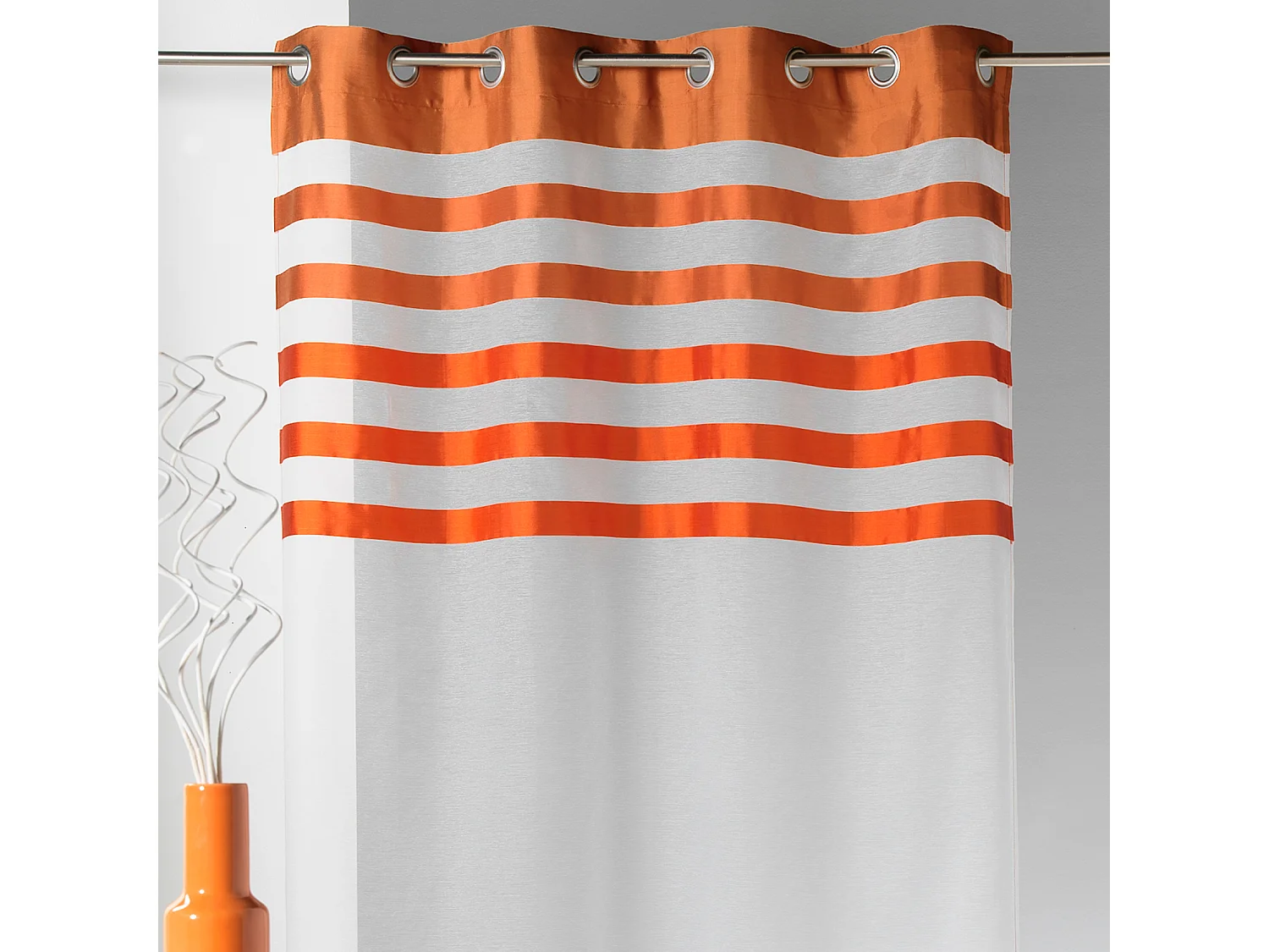 Voilage avec parement à rayures satinées et colorées