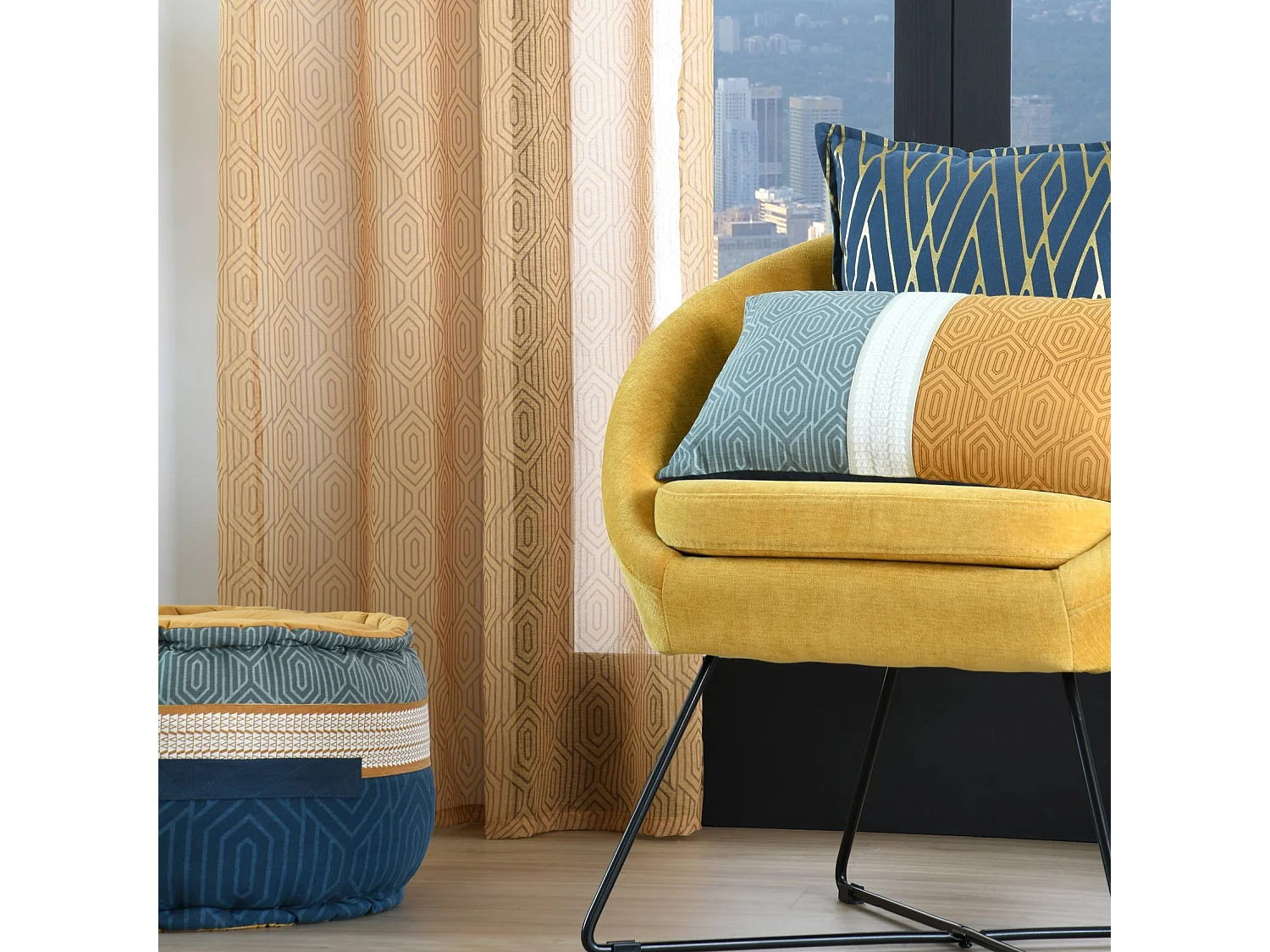 Voilage tamisant esprit géométrique