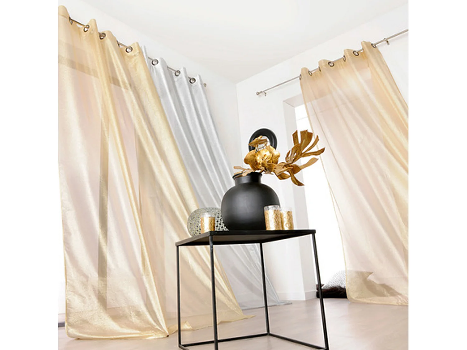 Visillo liso fluido plateado