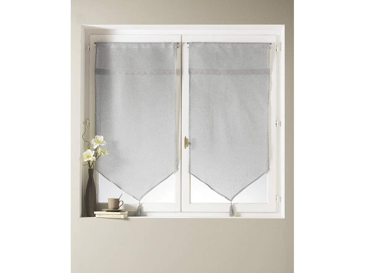 Par de visillos con paramento superior macramé corazón