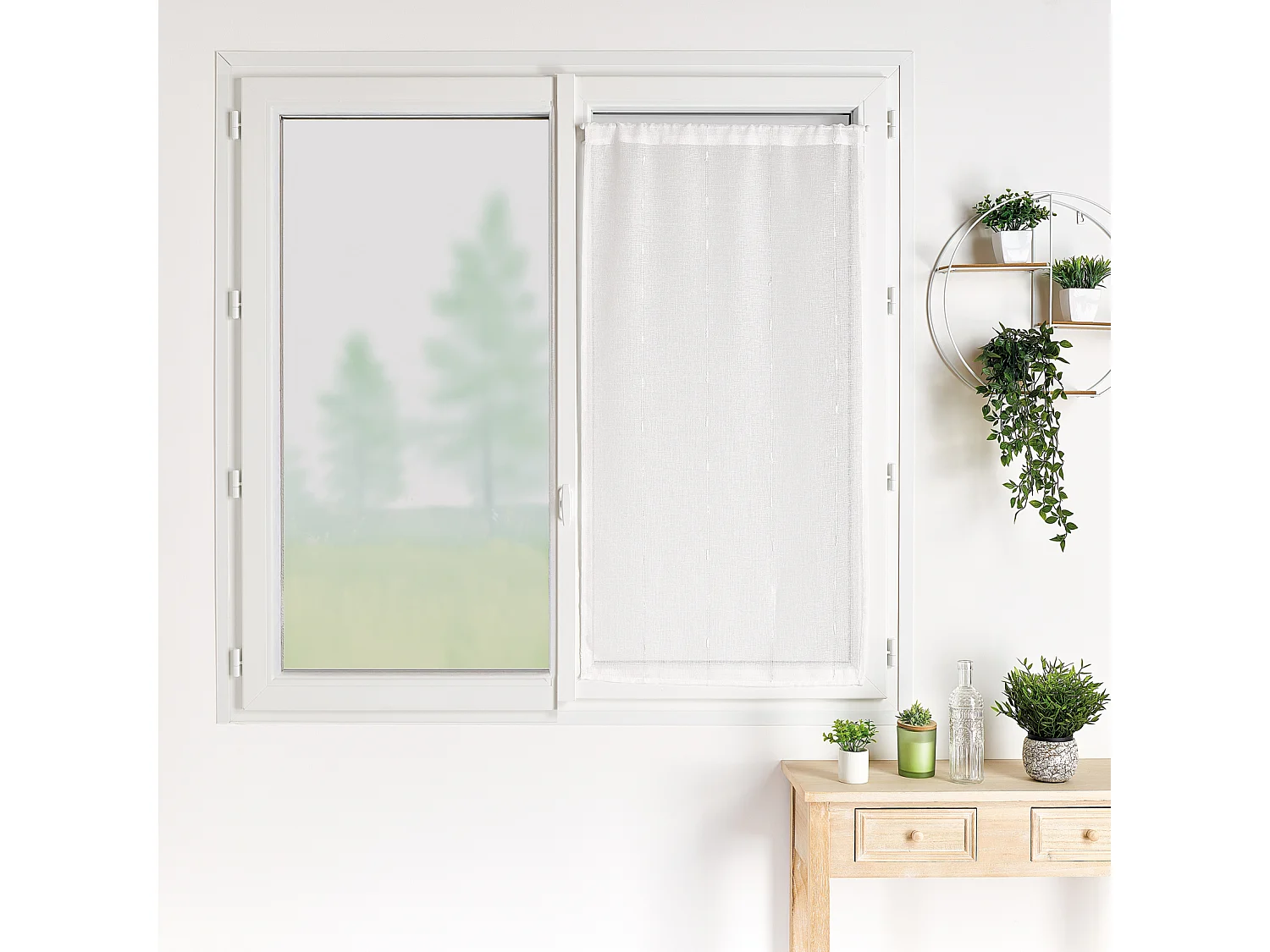 Petit rideau  de fenêtre fines rayures blanches