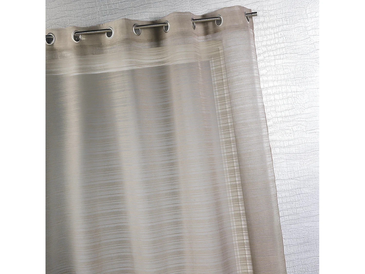 Voilage fantaisie à fines rayures