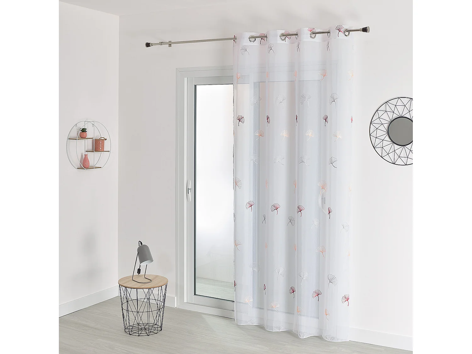 Pañuelo bordado con hojas de gingko