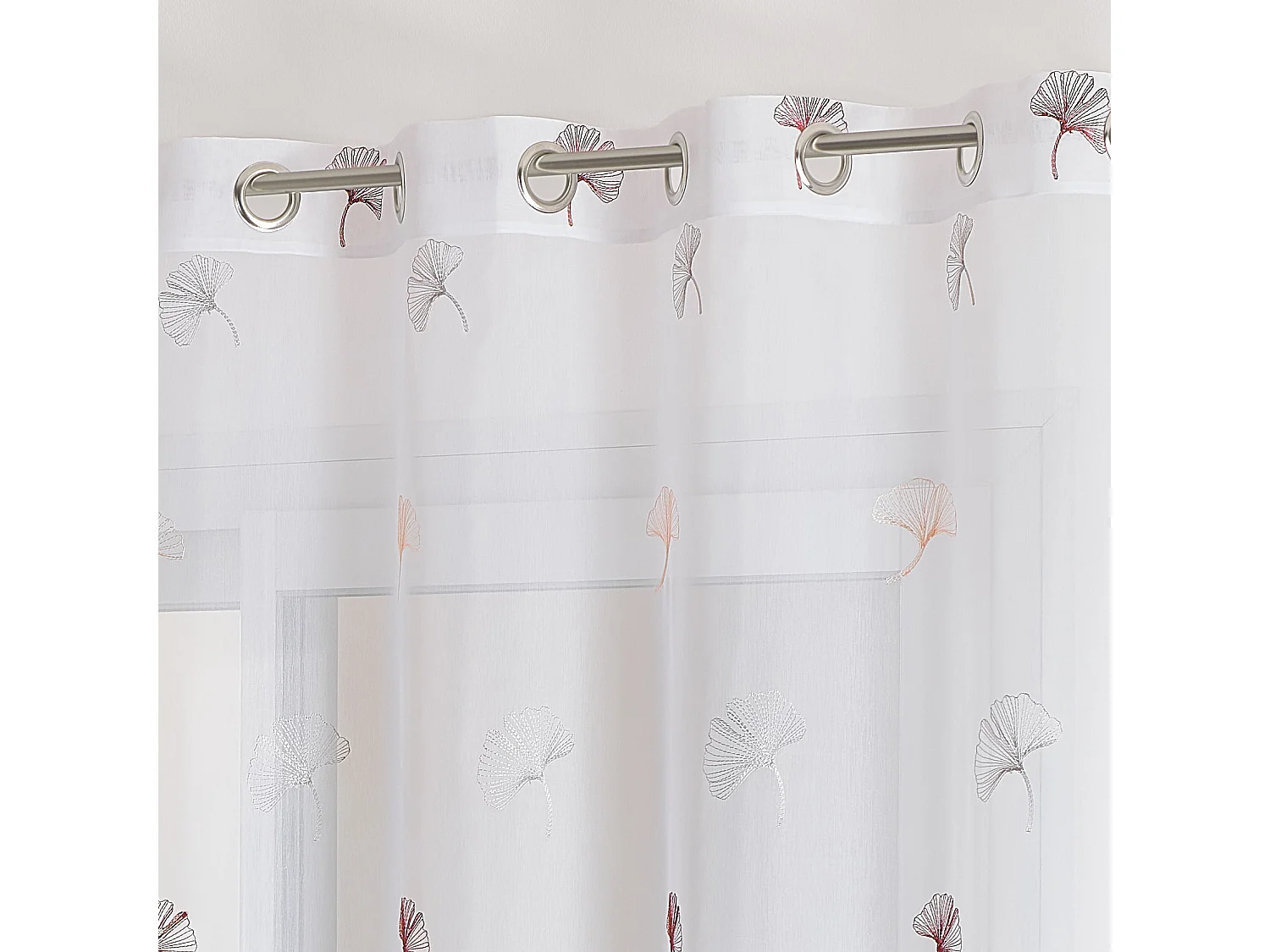 Pañuelo bordado con hojas de gingko