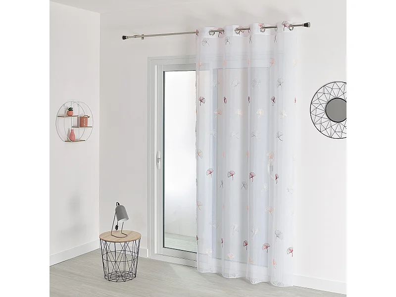 Pañuelo bordado con hojas de gingko