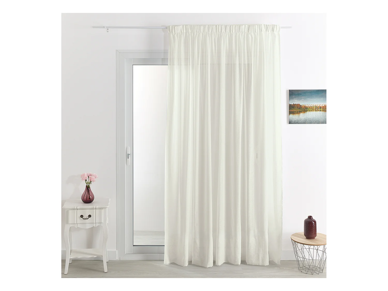 Eleganter Uni-Vorhang mit Bleiband und Faltenband