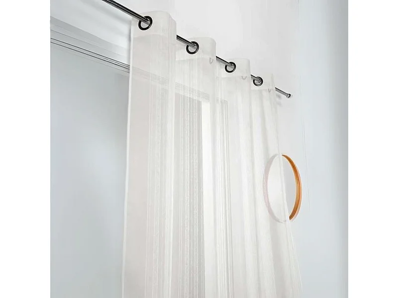 Voilage à fines rayures ton sur ton