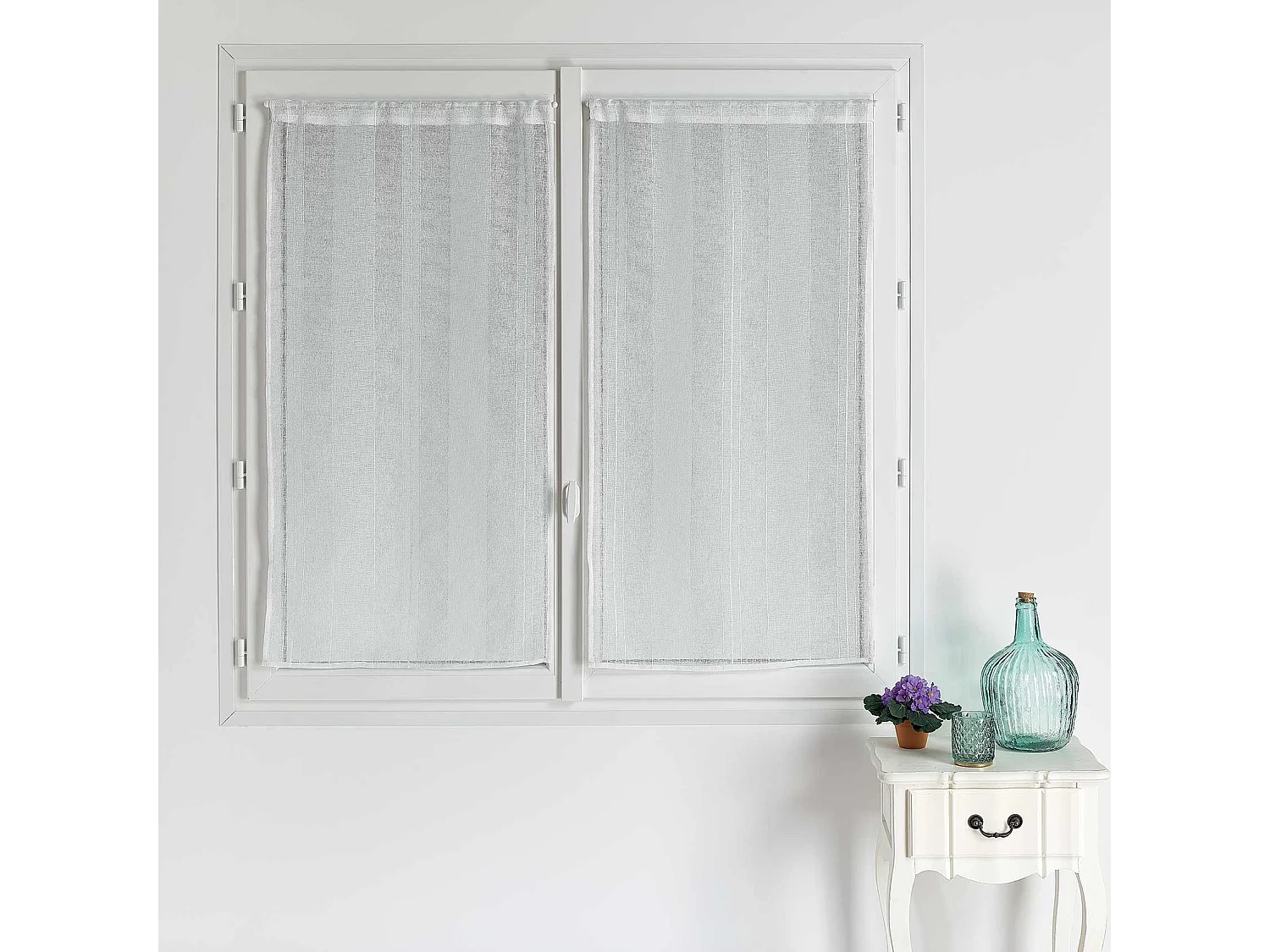 Paire de petits voilages unis à rayures fantaisie