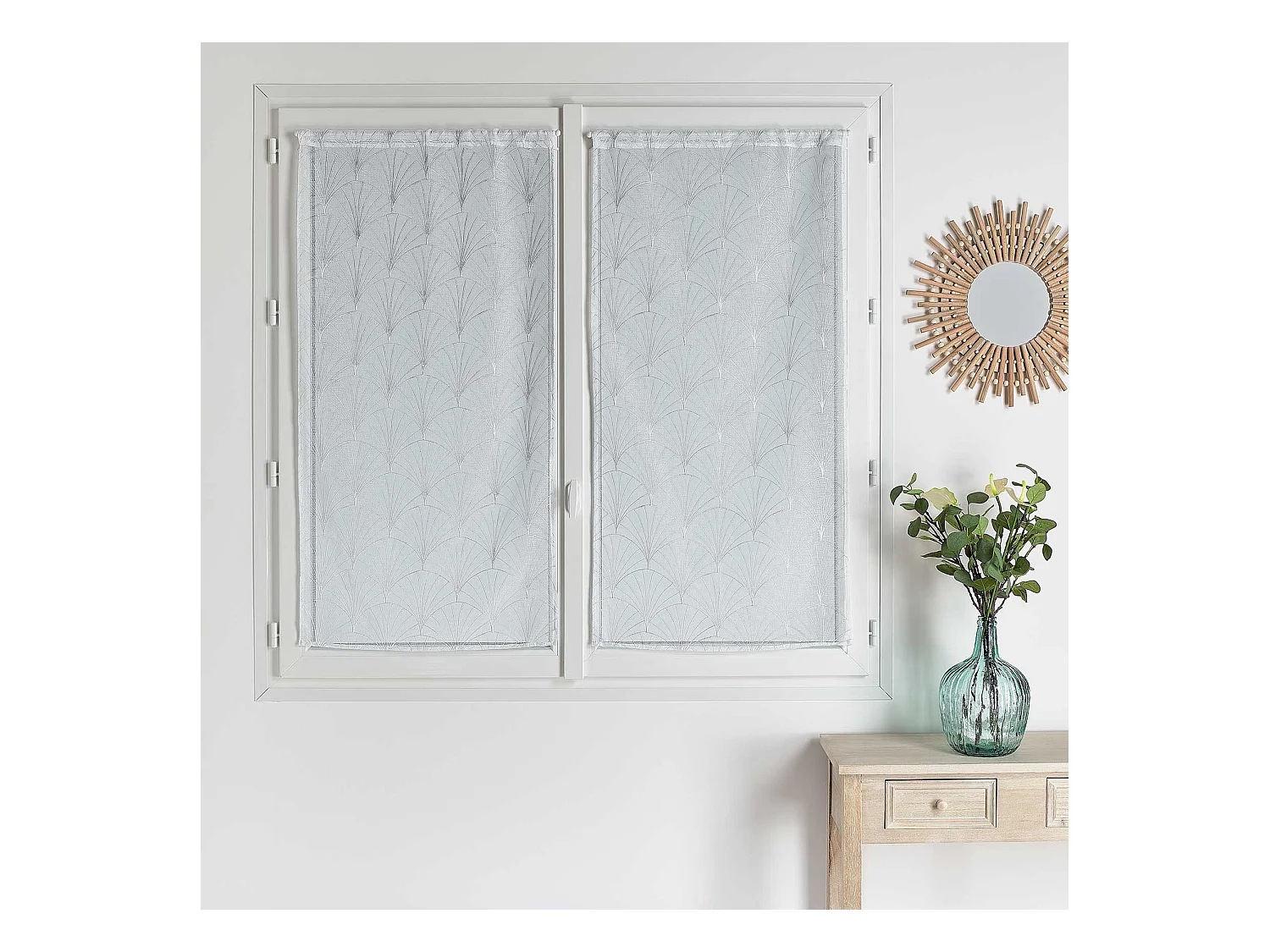 Par de pequeñas cortinas bordadas al estilo art déco
