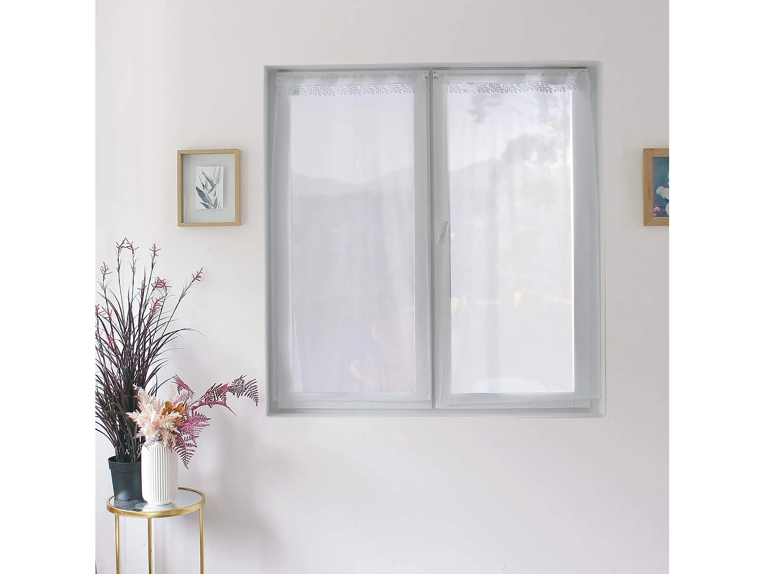 Paire de petits voilages avec galon en macramé