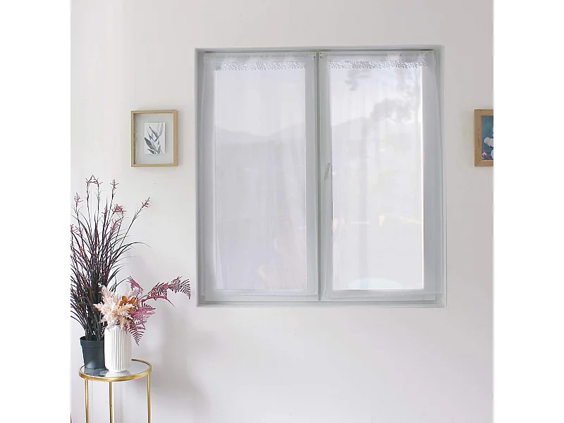 Pareja de visillos con galón de macramé