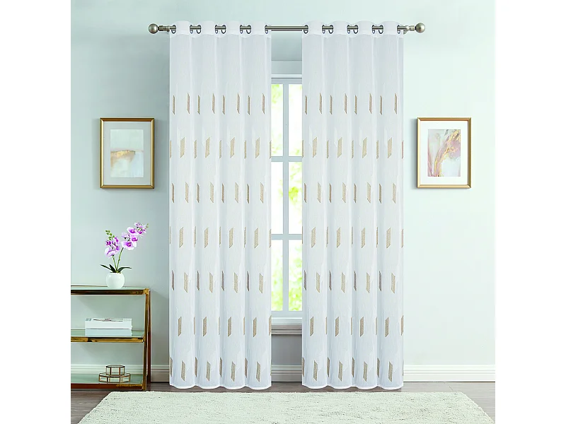 Vorhang mit glänzender Stickerei und Ösen