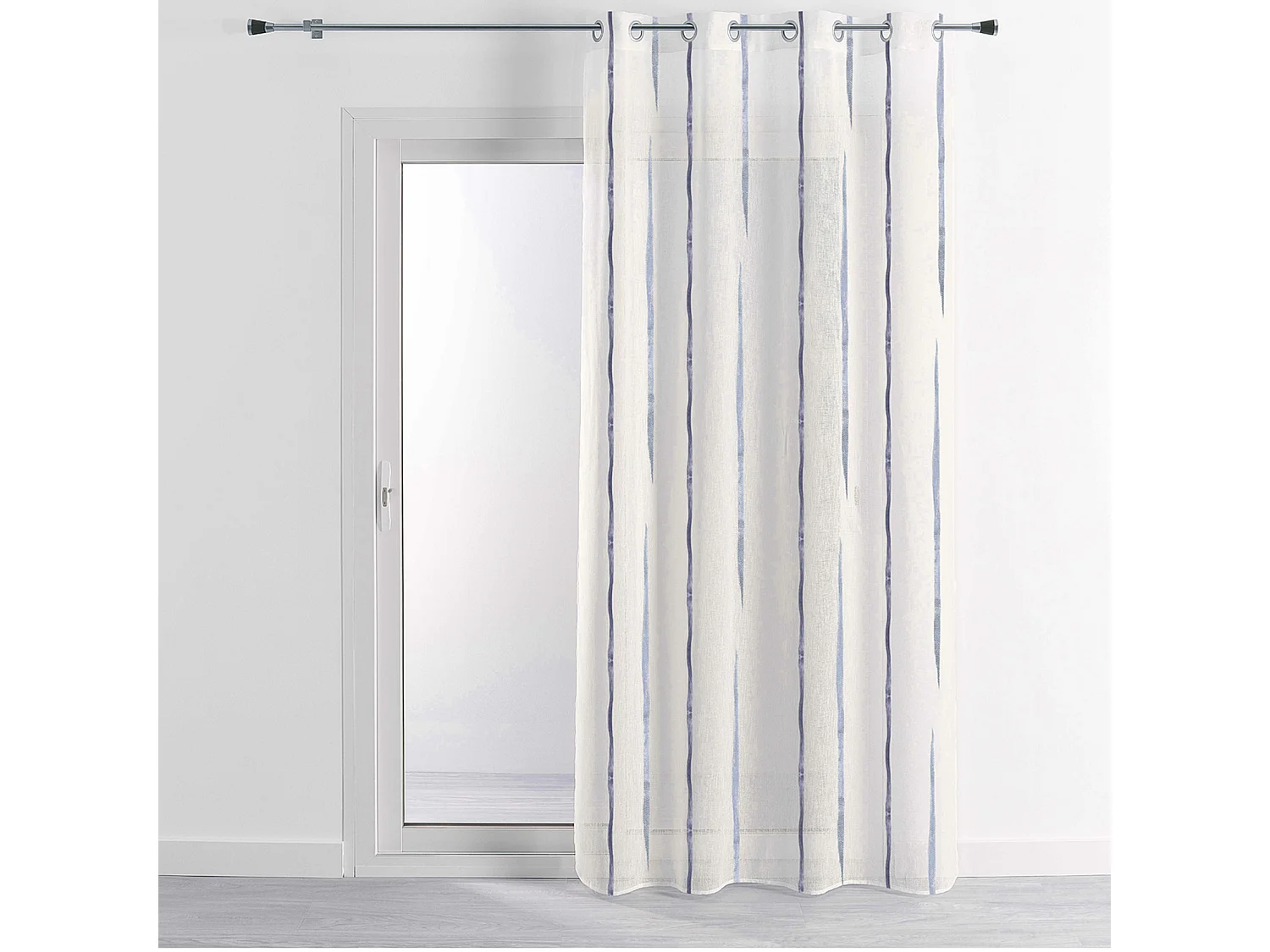 Gardine aus bunter Etamine mit Streifen