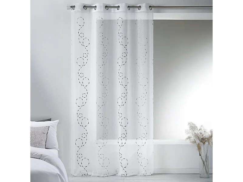 Voilage en étamine brodée fantaisie