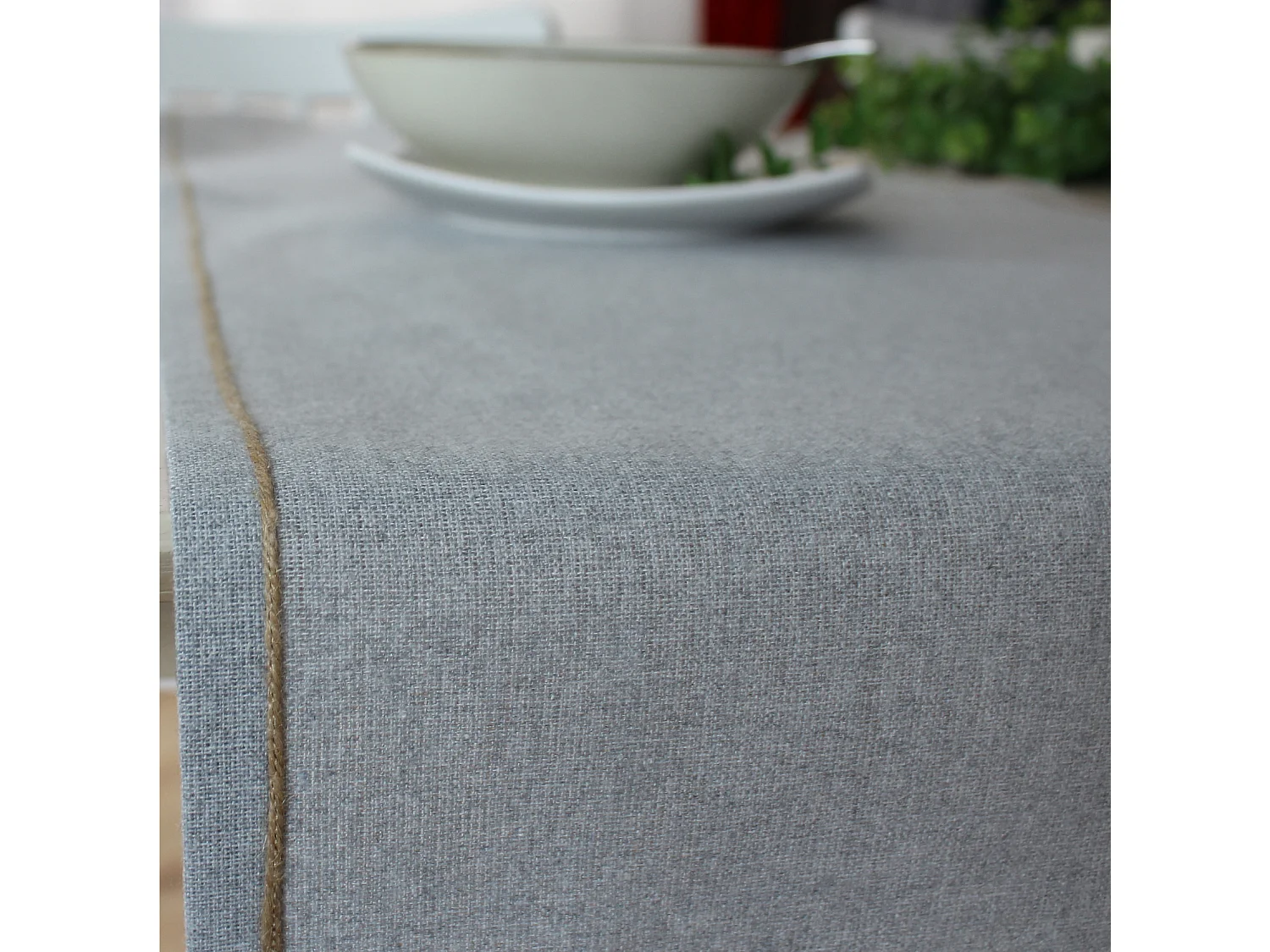 Chemin de table avec feston en jute