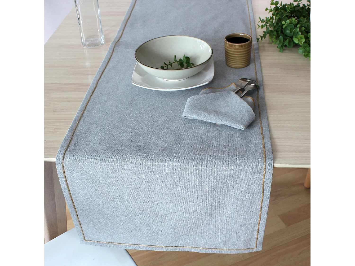 Chemin de table avec feston en jute