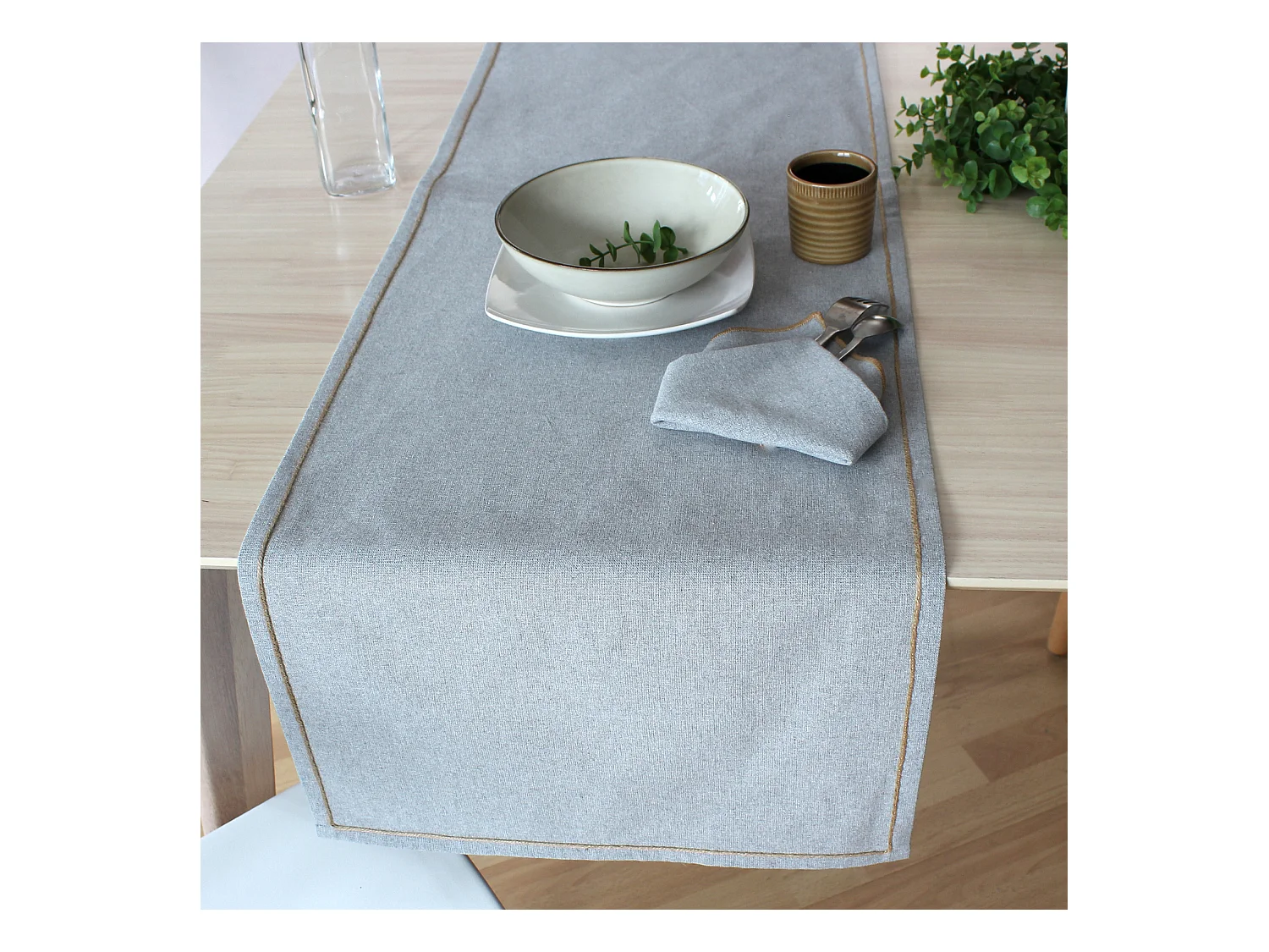 Camino de mesa con ribete de yute
