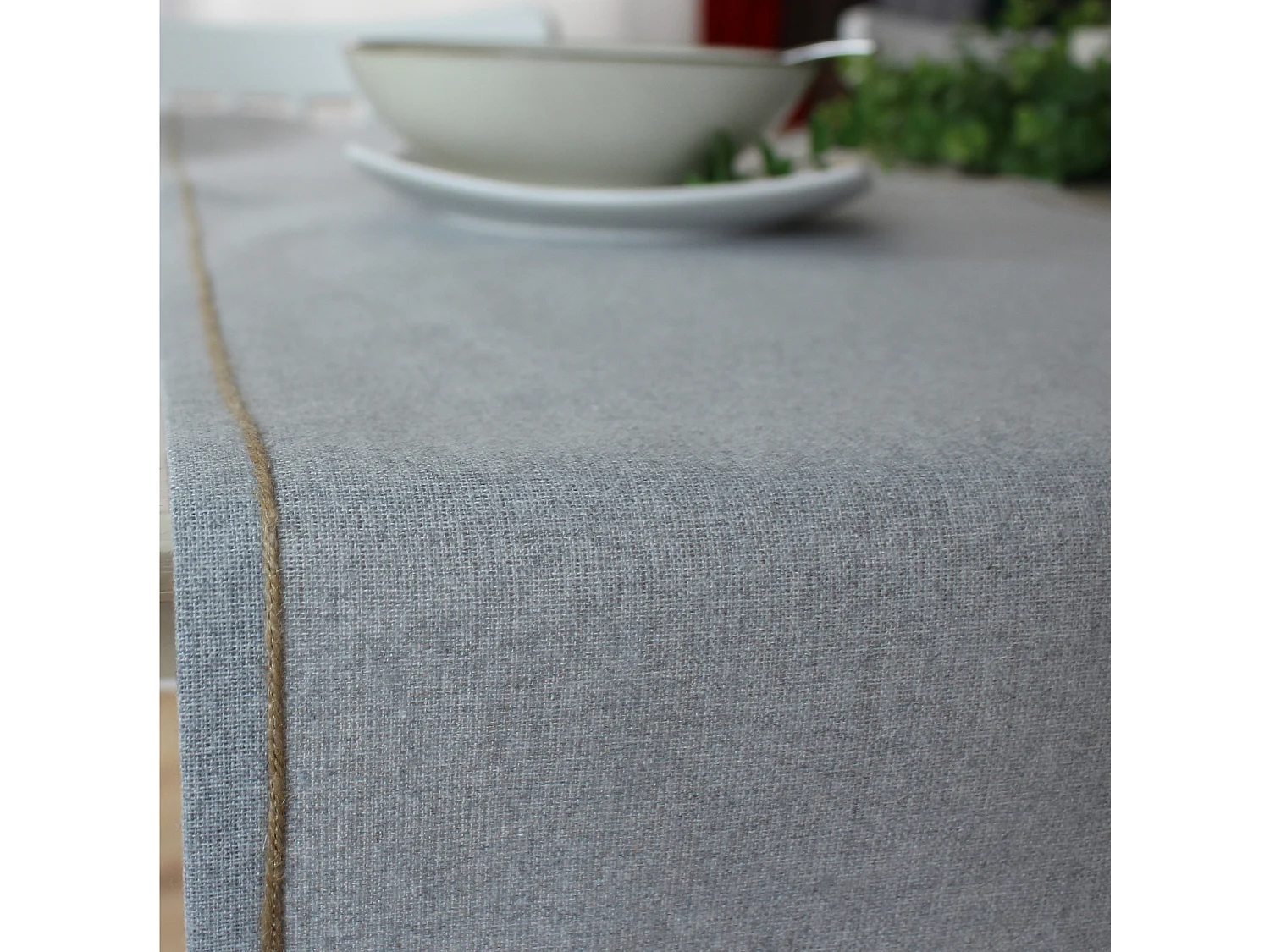 Chemin de table avec feston en jute