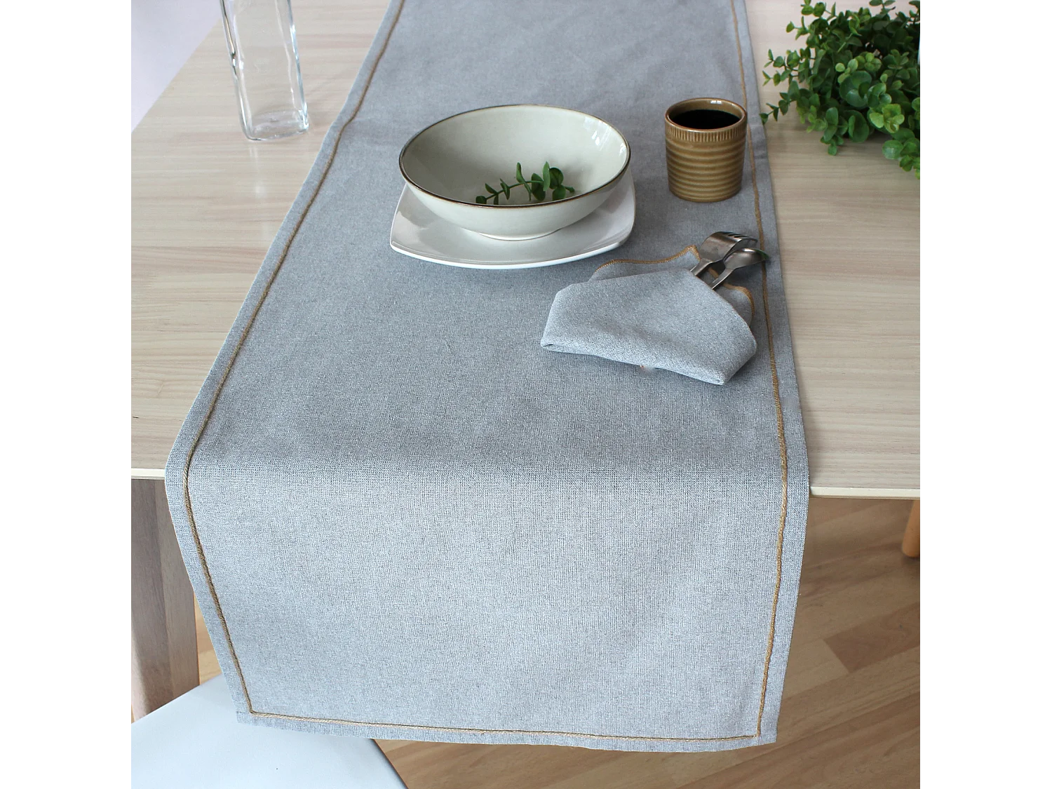 Chemin de table avec feston en jute