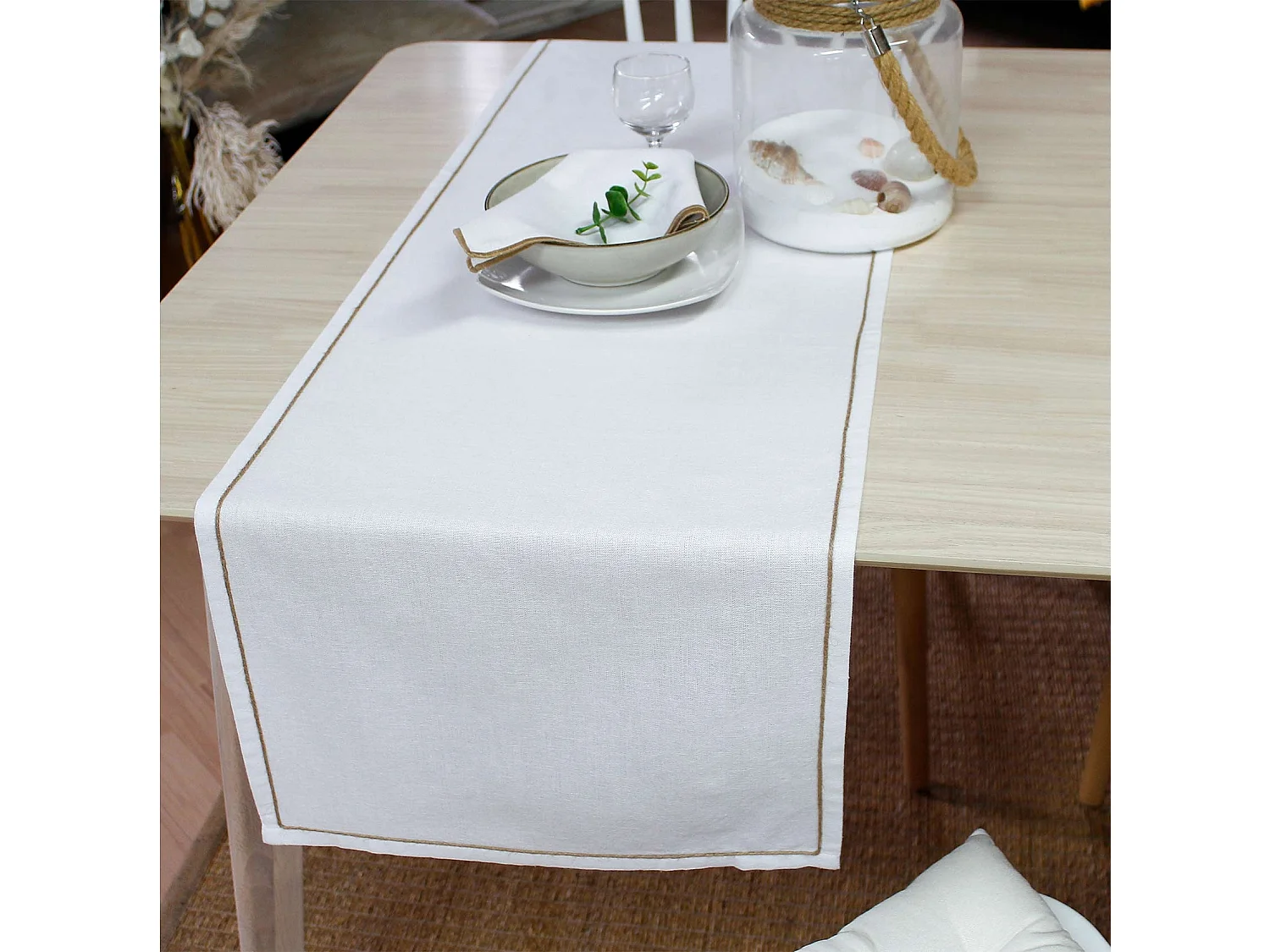 Chemin de table avec feston en jute