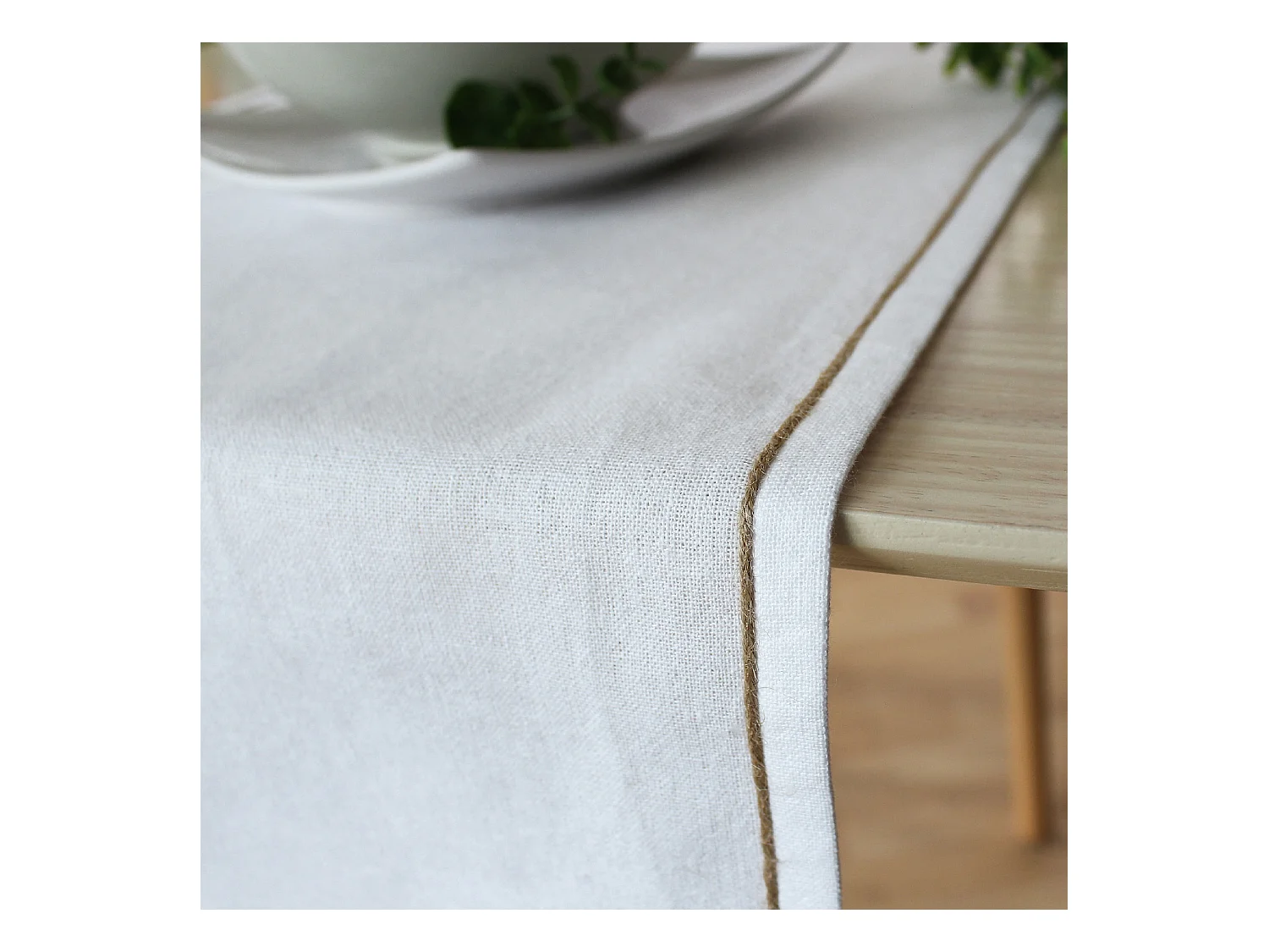 Camino de mesa con ribete de yute