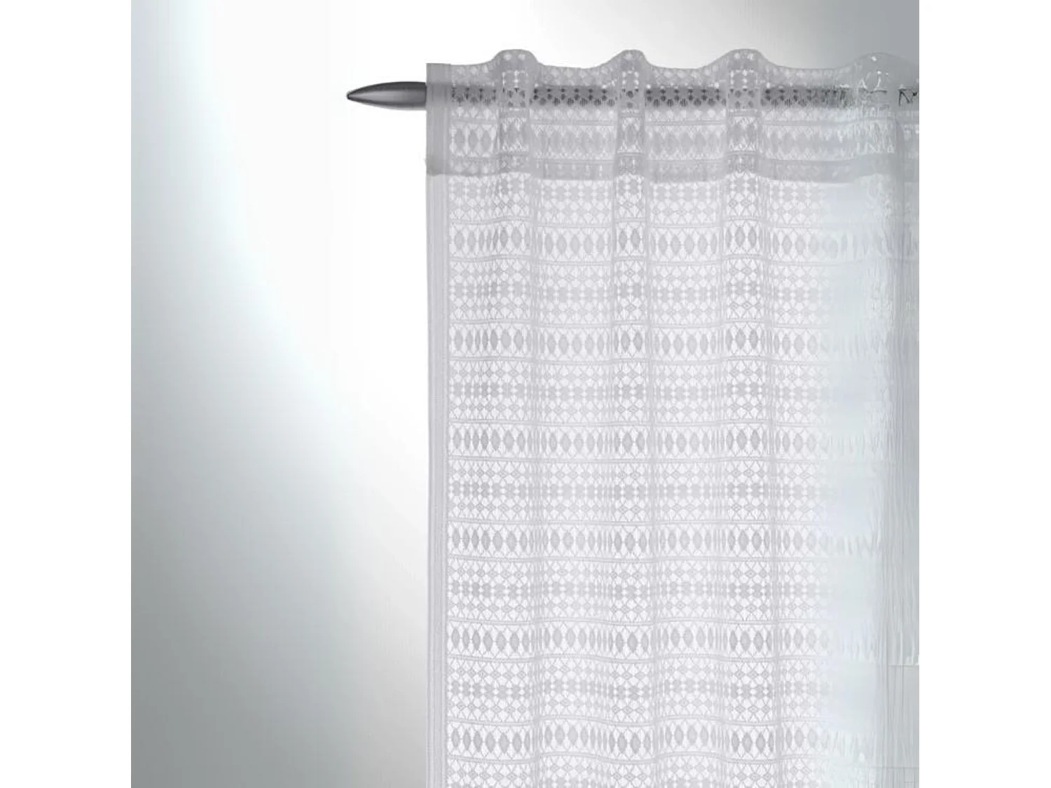 Voilage aux rayures ajourées