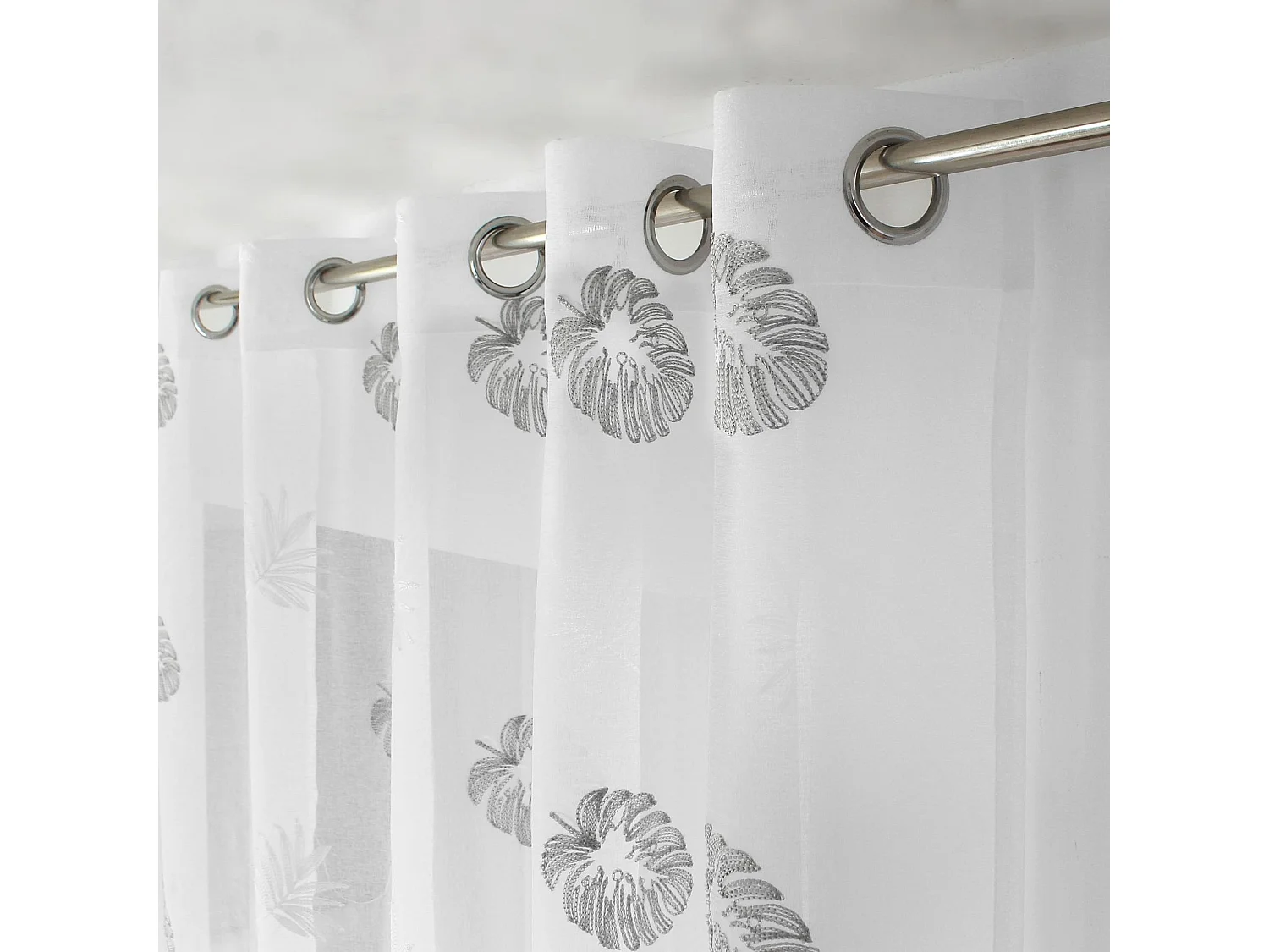 Bestickter Voile auf Ätamine