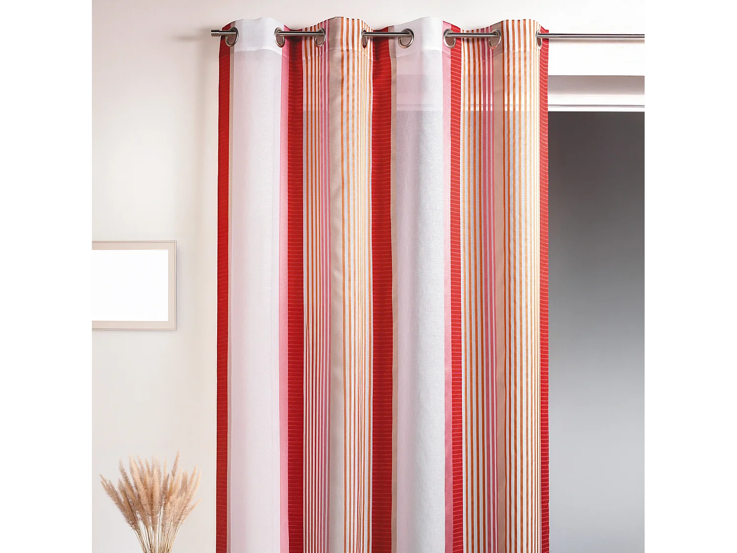 Voilage en étamine à fines rayures verticales colorées