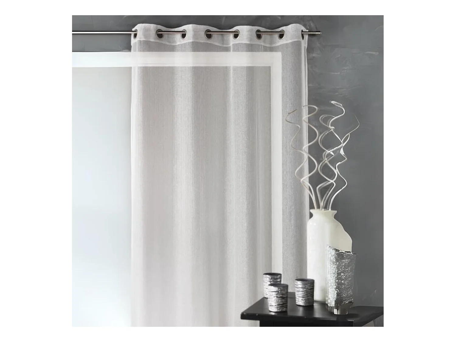 Visillo liso con hilos en lurex