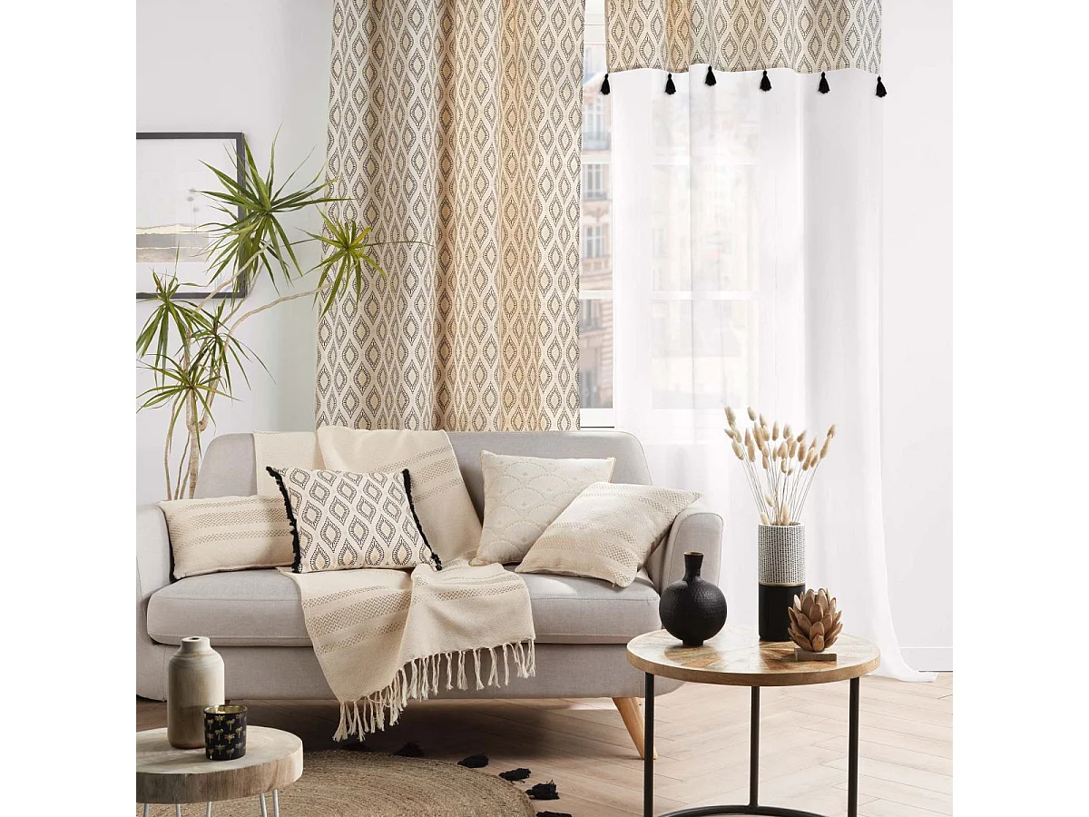 Vorhang mit bedrucktem Oberteil und Pompons