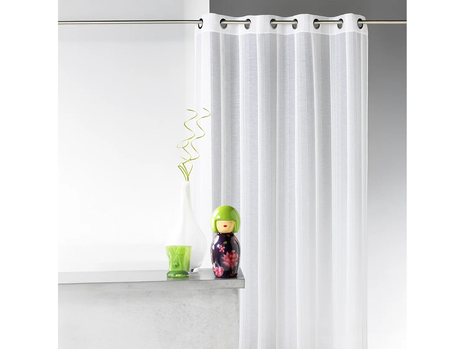 Voilage en étamine à rayures verticales tons sur tons