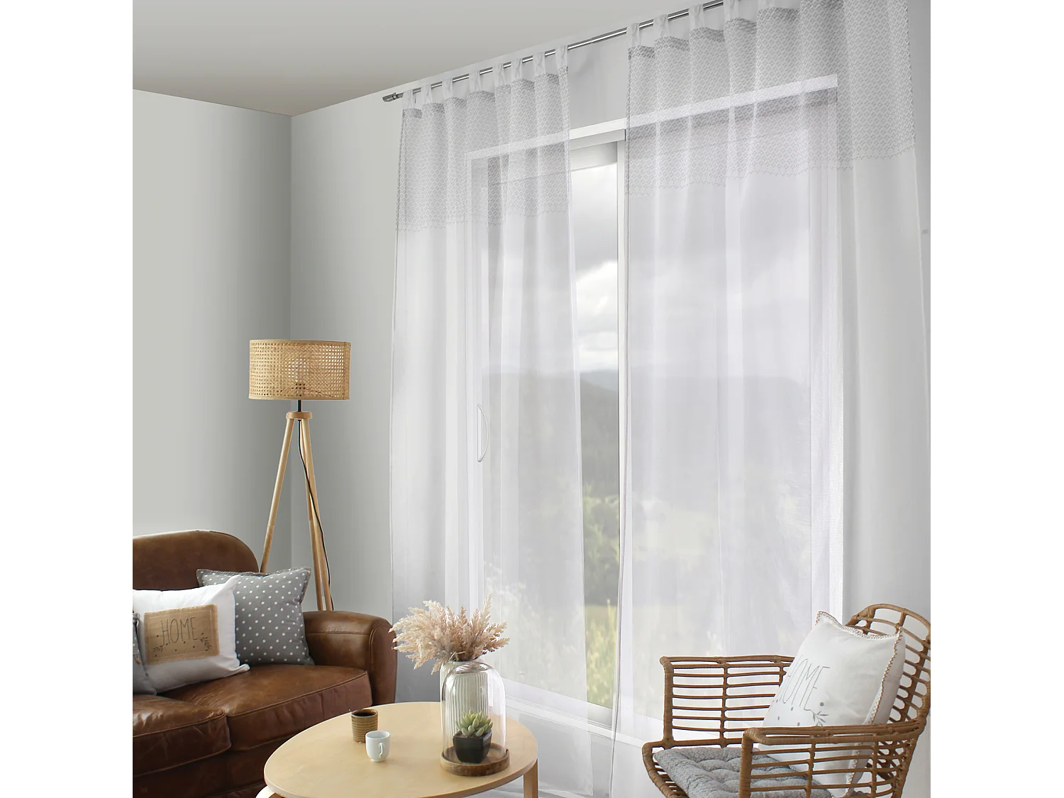 Ösenvorhang mit geometrischen Mustern