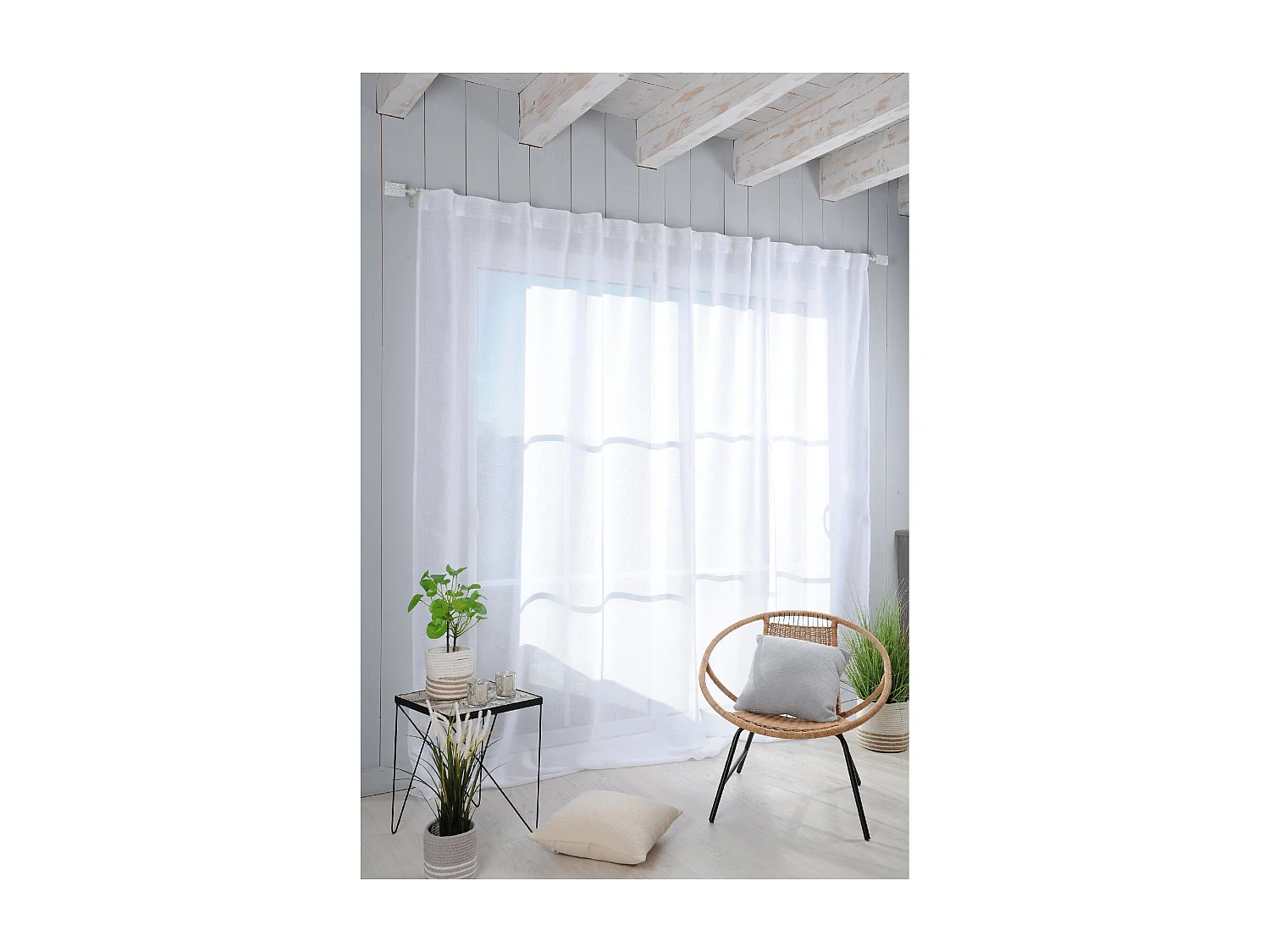 Visillo liso con presillas disimuladas