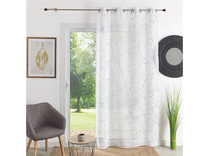 Voilage tamisant en étamine brodée