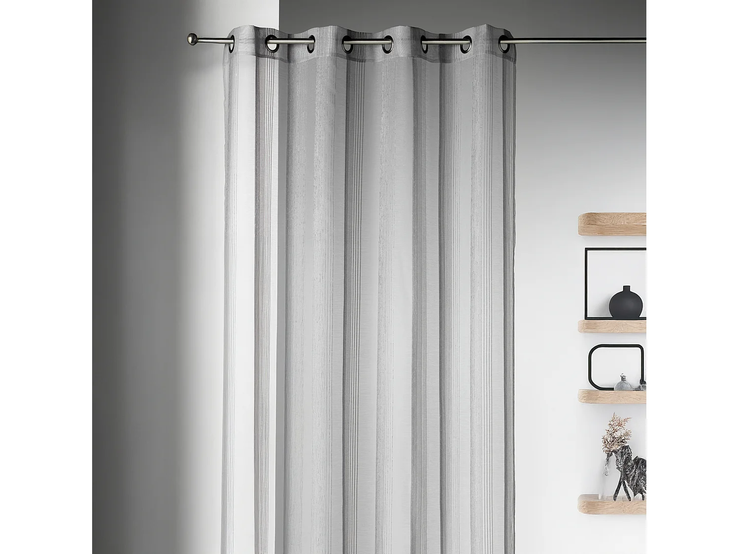 Voilage en étamine à rayures verticales tons sur tons