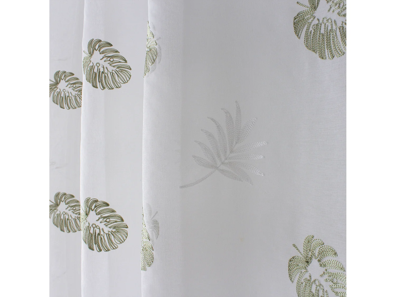 Bestickter Voile auf Ätamine