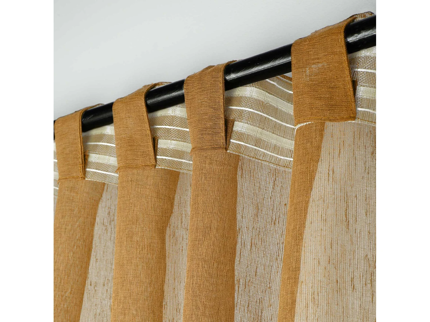 Voilage tamisant à pattes cachées