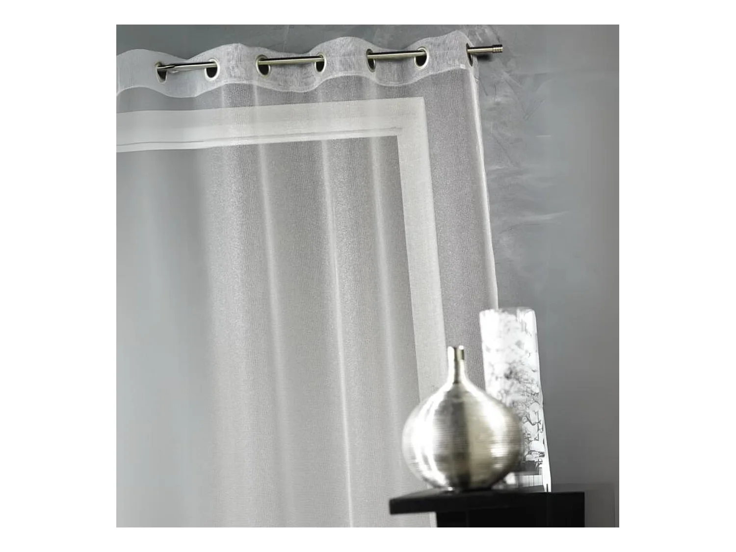 Visillo liso con hilos en lurex