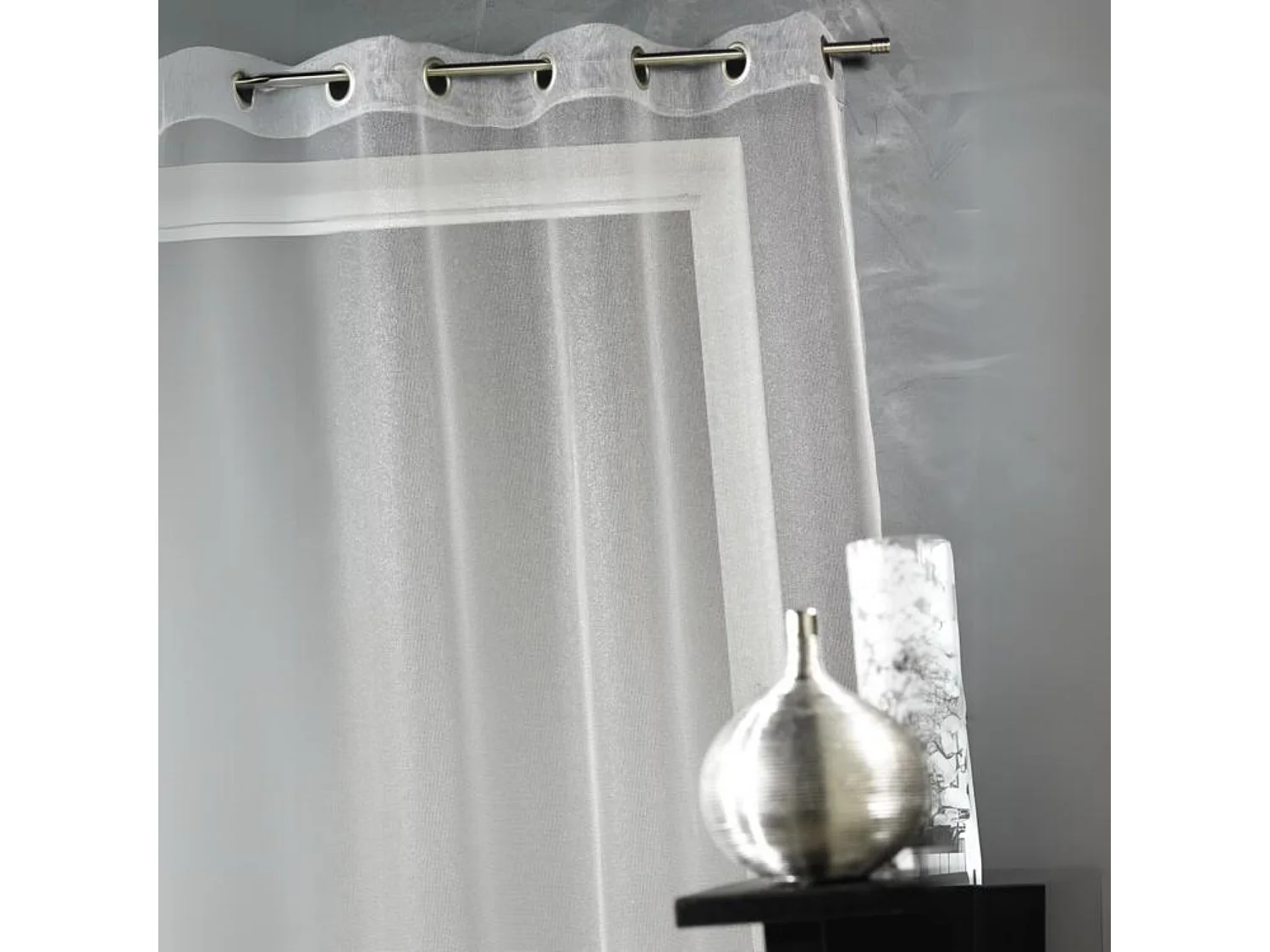 Visillo liso con hilos en lurex