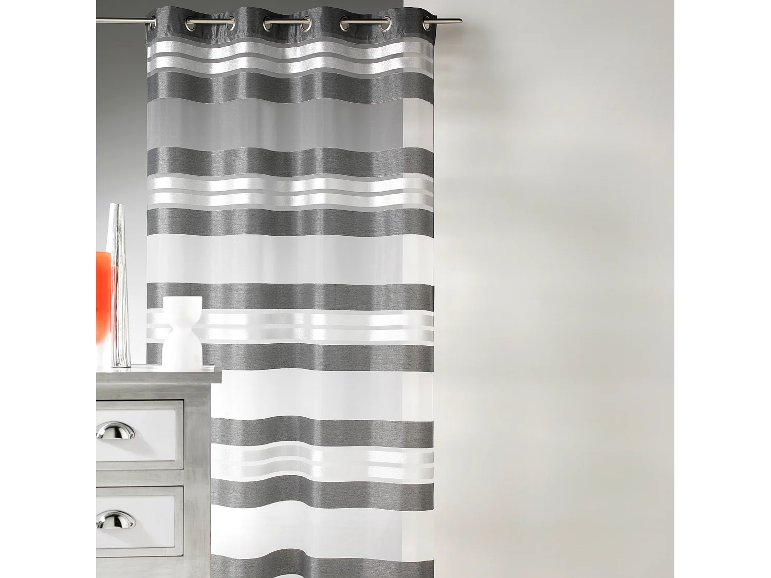 Voilage à rayures horizontales et fils argent