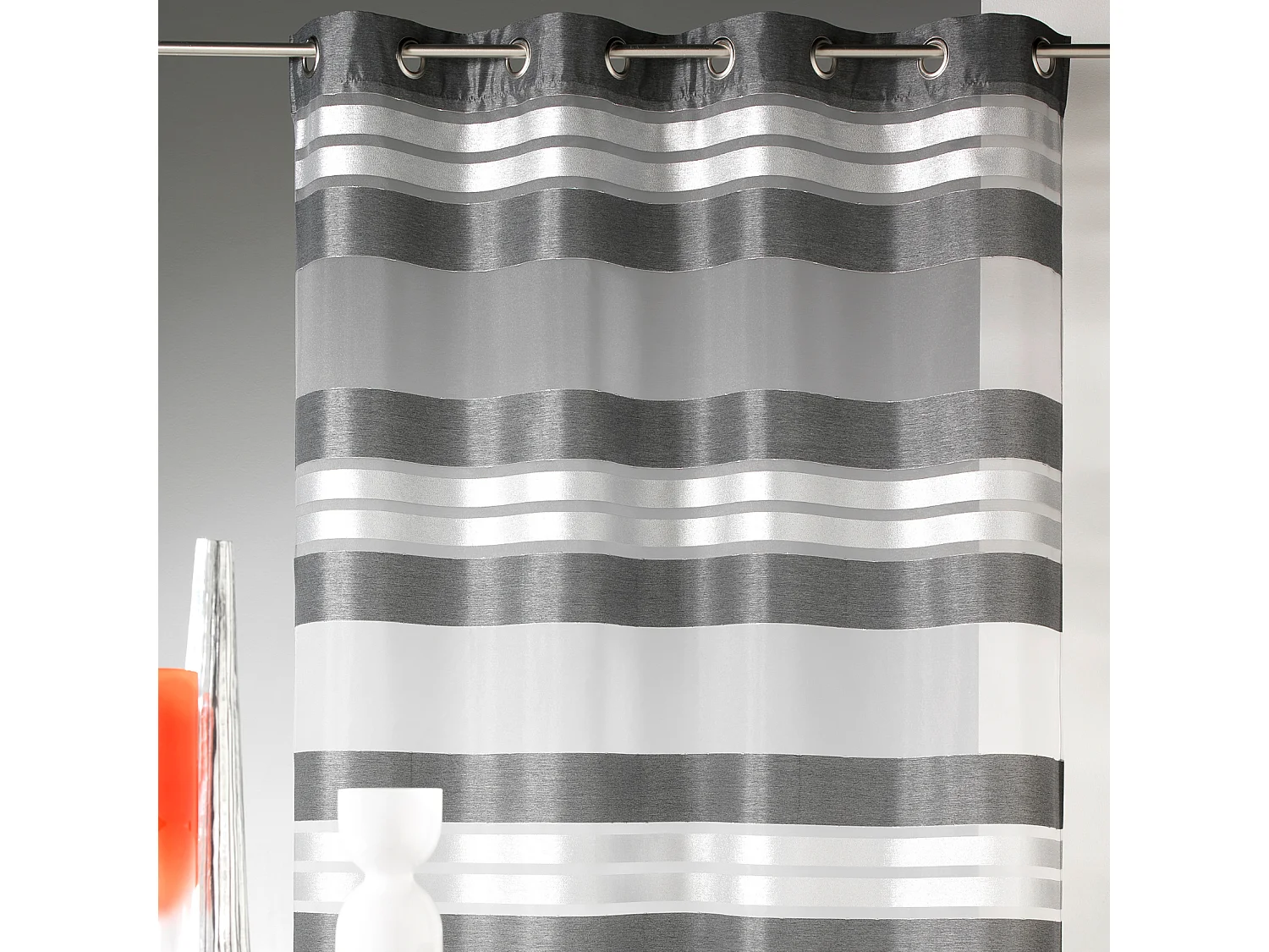 Voilage à rayures horizontales et fils argent