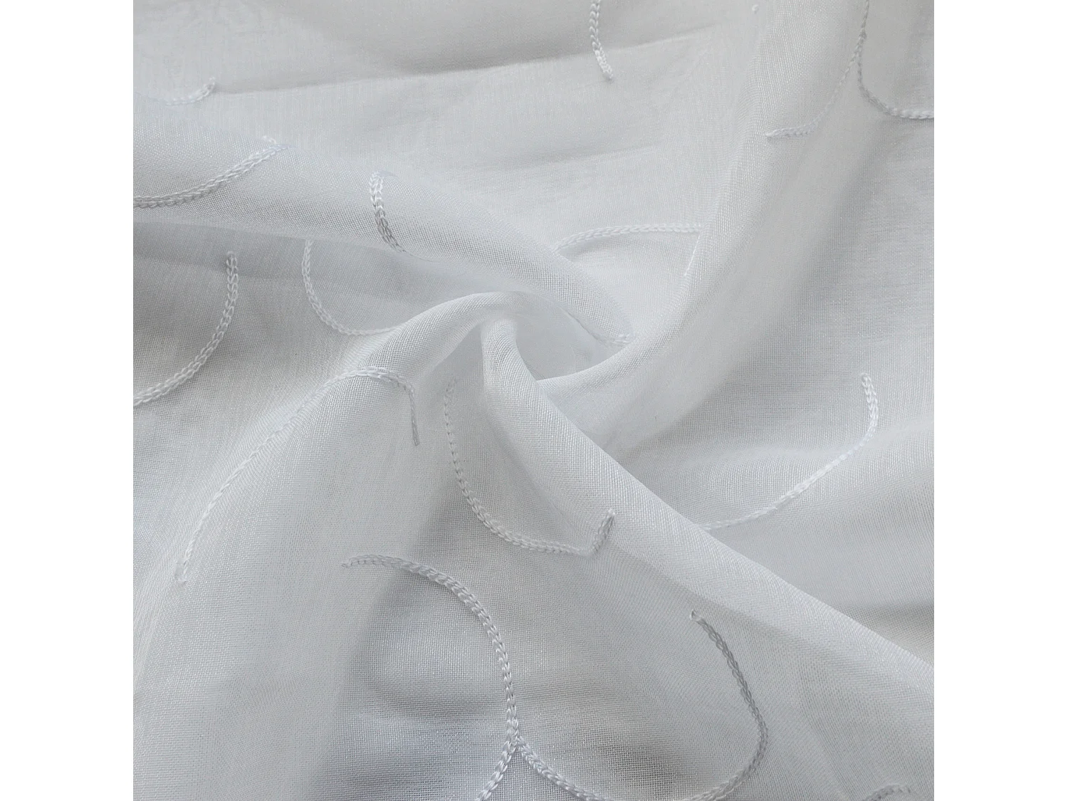 Voilage tamisant en étamine brodée