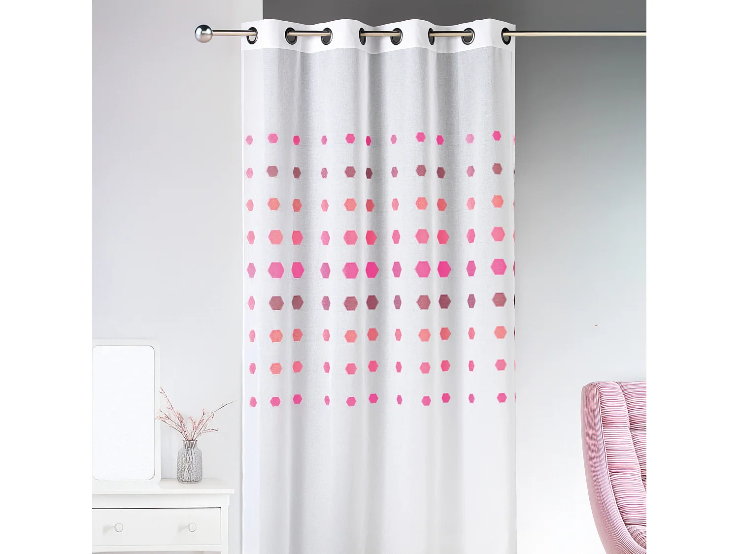 Voilage fantaisie à pois géométriques