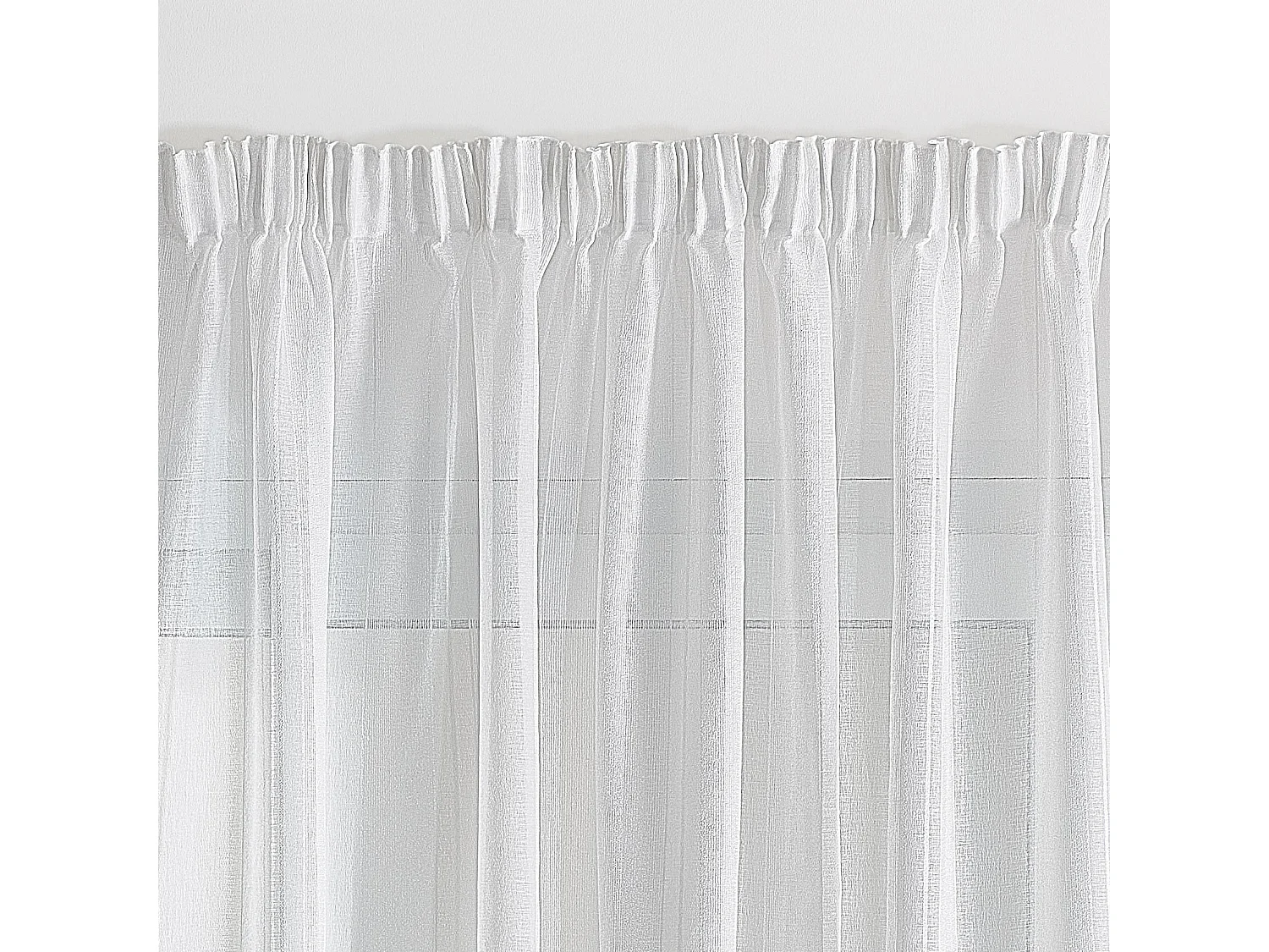 Transparente liso con trenza fruncida y rayas de fantasía