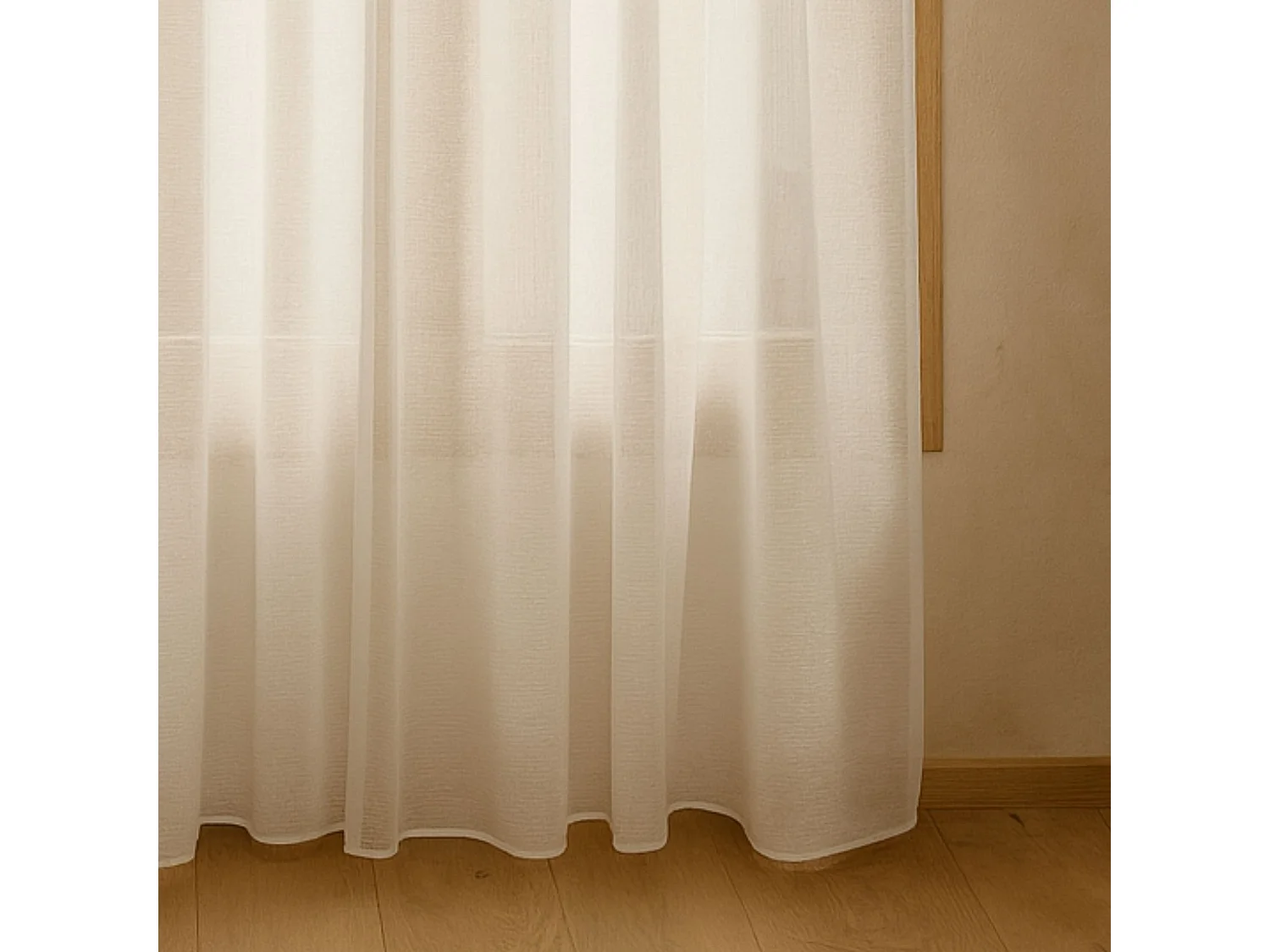 Transparente liso con trenza fruncida y rayas de fantasía