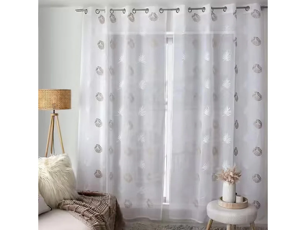 Bestickter Voile auf Ätamine