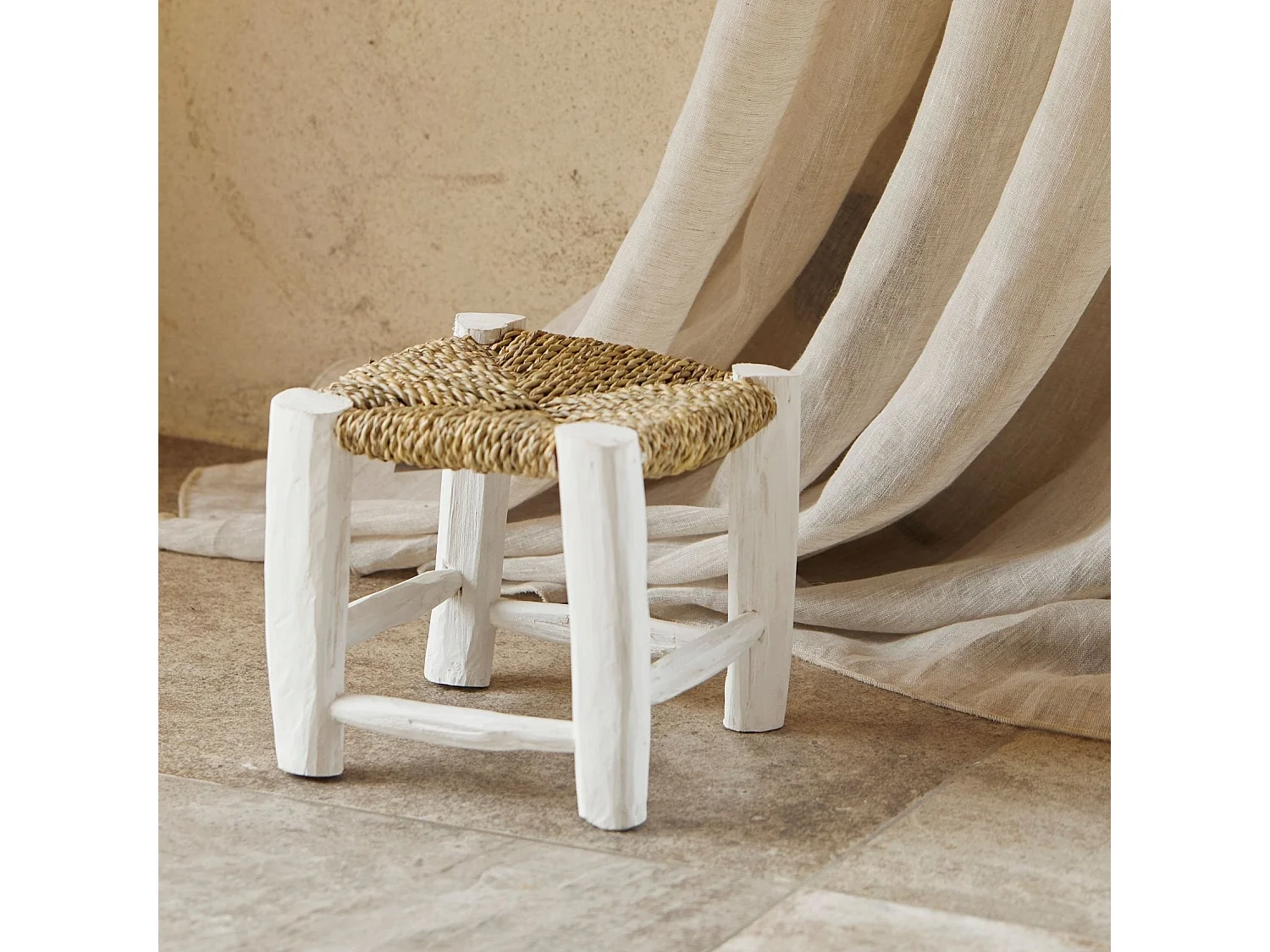 Taburete de madera blanco y fibras de palma 20 x 20 x 20 cm
