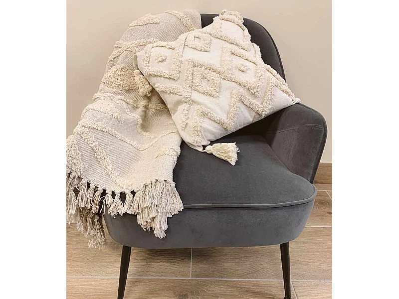 Butaca de 80x66x66 cm de tercipoelo con reposabrazos en color gris y patas negras Amberes